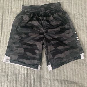 🔥2/$10🔥 Adidas kids shorts M (10/12)